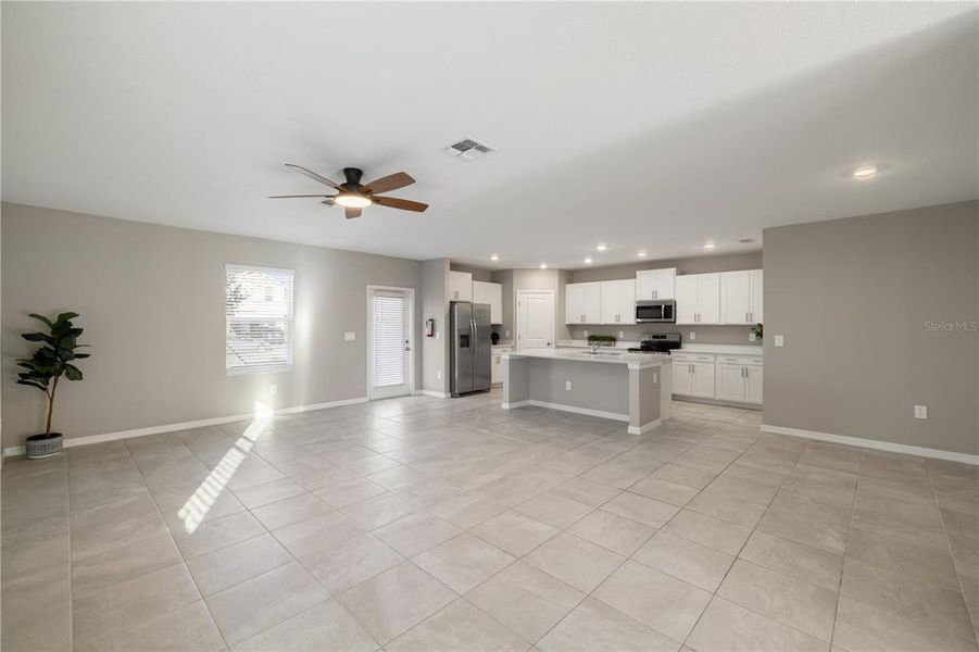 Spacious, unfurnished interior of a new home in , Bradenton (Image 19).