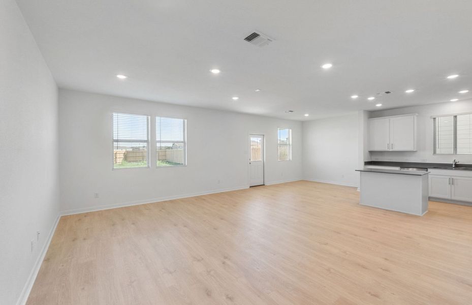 Spacious, unfurnished interior of a new home in Sunfield, Buda (Image 23). Spacious, unfurnished interior of a new home in Sunfield, Buda (Image 23).