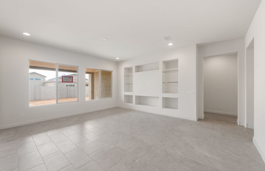 Spacious, unfurnished interior of a new home in Artisan at Asante, Surprise (Image 19).