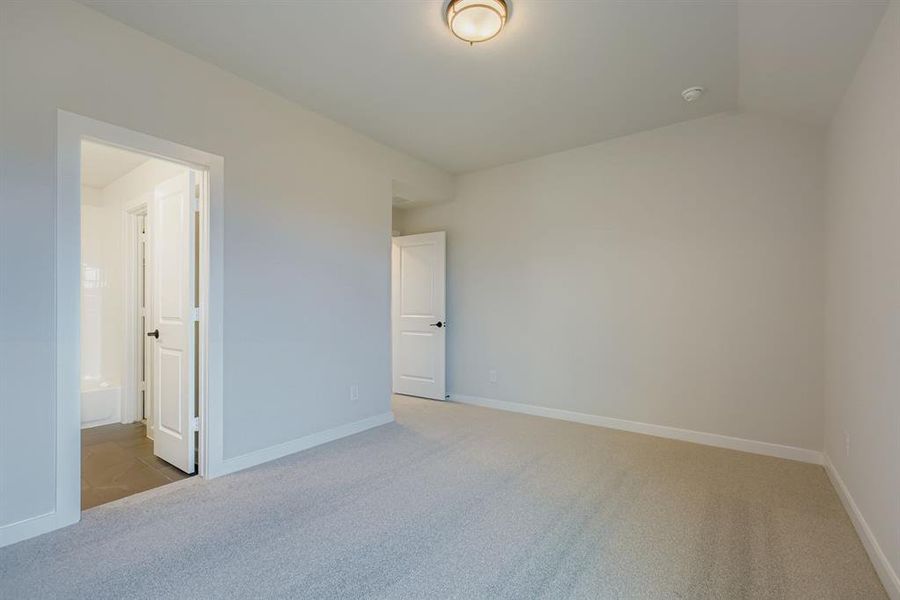 Spacious, unfurnished interior of a new home in Hillstead, Lavon (Image 25).