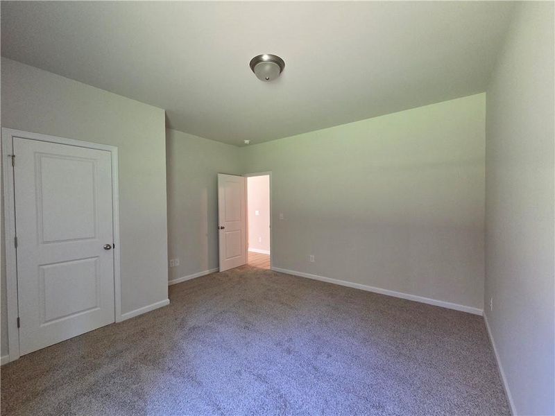 Spacious, unfurnished interior of a new home in River Meadows, Bethlehem (Image 33).
