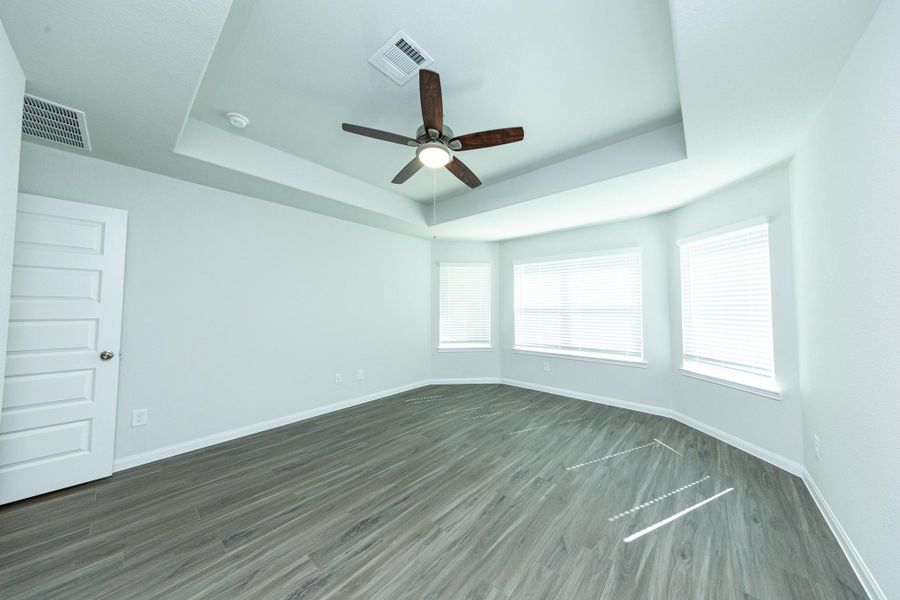 Spacious, unfurnished interior of a new home in River's Edge, Conroe (Image 21).