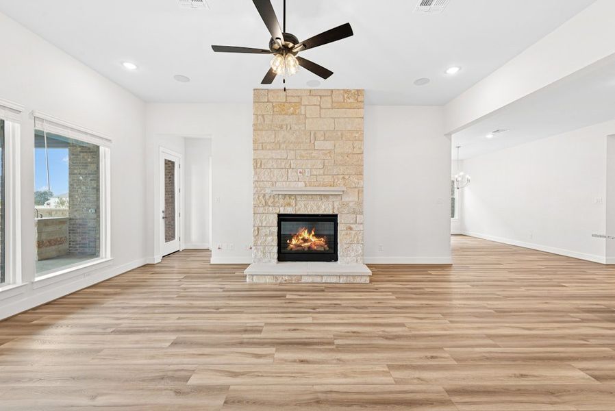 Spacious, unfurnished interior of a new home in Santa Rita Ranch, Liberty Hill (Image 21).