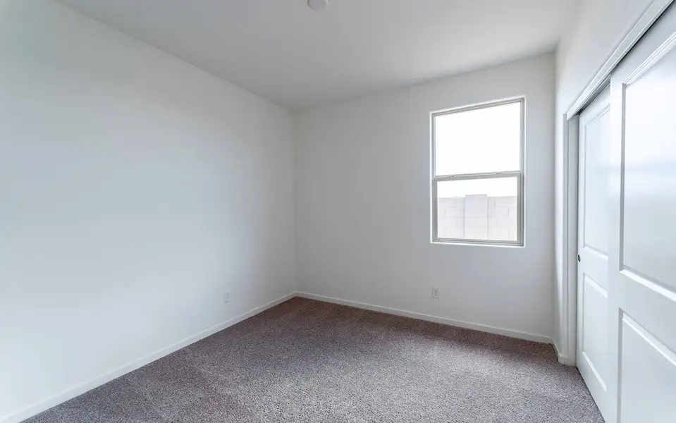 Spacious, unfurnished interior of a new home in Rancho Mirage, Maricopa (Image 14).