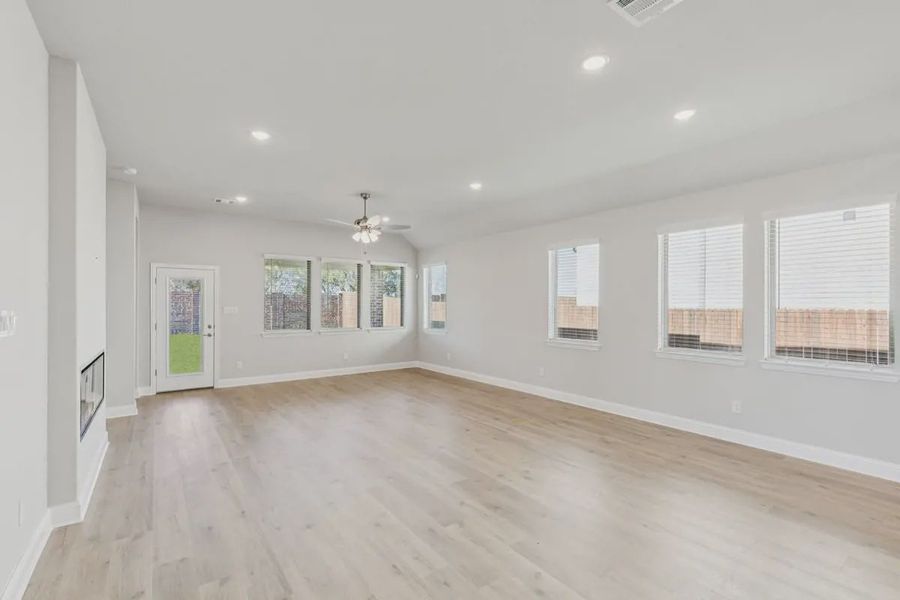 Spacious, unfurnished interior of a new home in Summer Crest, Crowley (Image 20).