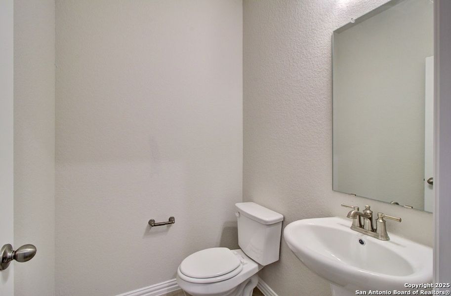 Furnished interior view inside a new home in Clear Creek, New Braunfels (Image 8).