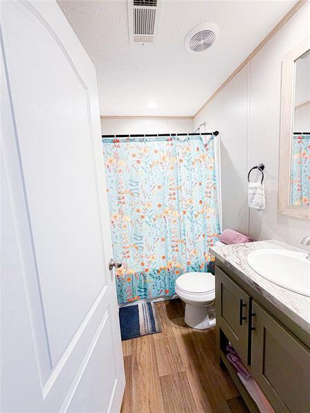 Furnished interior view inside a new home in , Dunnellon (Image 8).