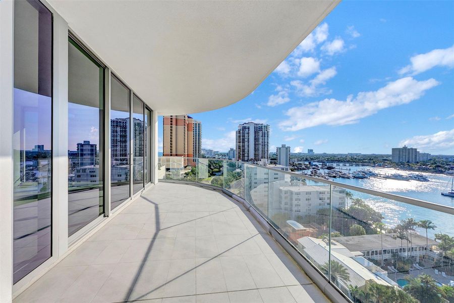 Condo located in Fort Lauderdale, FL showcasing its design and architecture (Image 34).