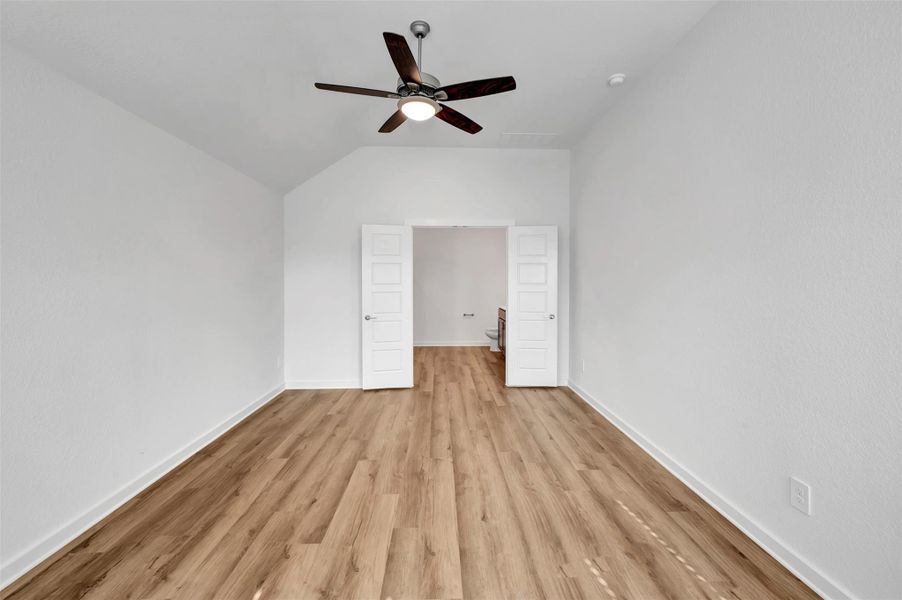 Spacious, unfurnished interior of a new home in Sorella, Tomball (Image 29).