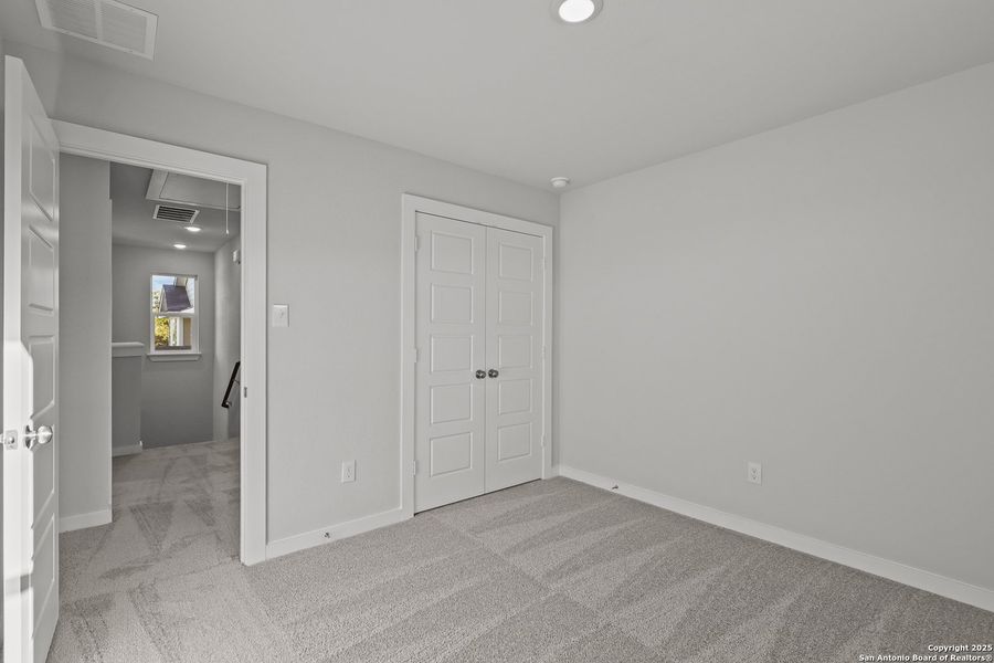 Spacious, unfurnished interior of a new home in Rosemont Hill, San Antonio (Image 17).