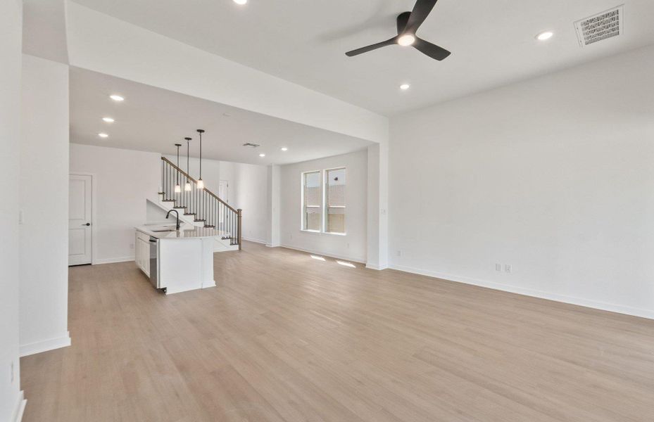 Spacious, unfurnished interior of a new home in Wolf Ranch, Georgetown (Image 12).
