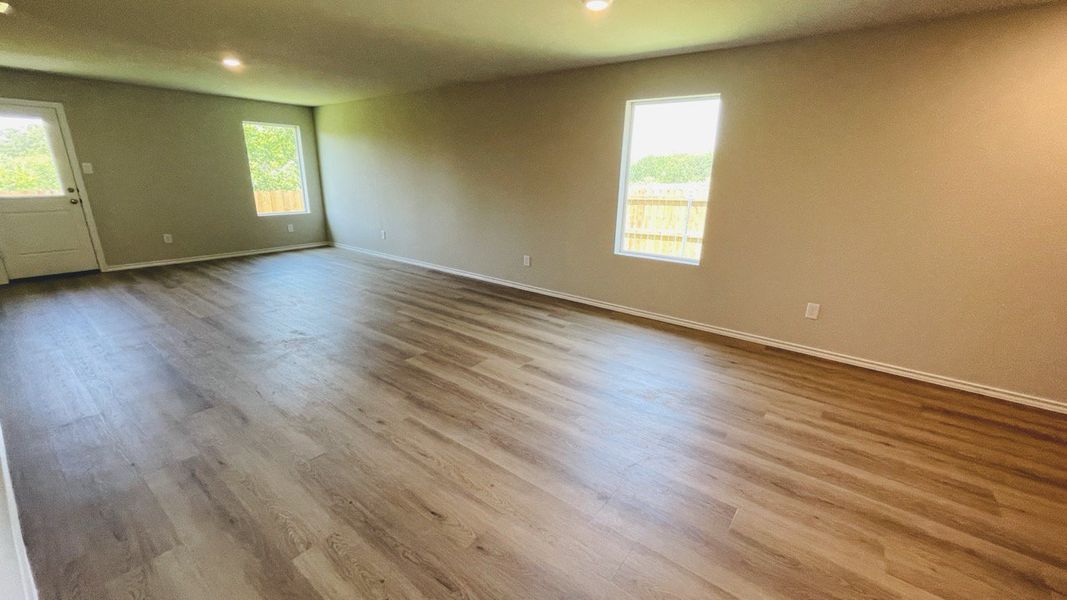 Spacious, unfurnished interior of a new home in Sunnycreek, Crowley (Image 7).