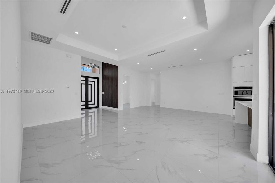 Spacious, unfurnished interior of a new home in , Cape Coral (Image 29).