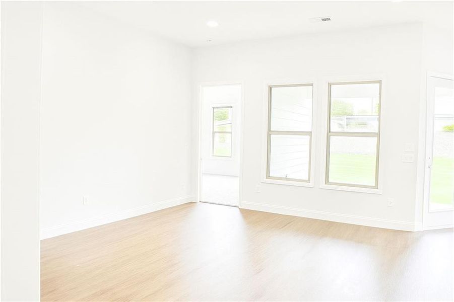 Spacious, unfurnished interior of a new home in Soleil Summit Chase, Snellville (Image 10).