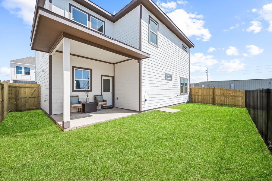 Exterior details and patio area of a home in Metro Village, Houston (Image 4).