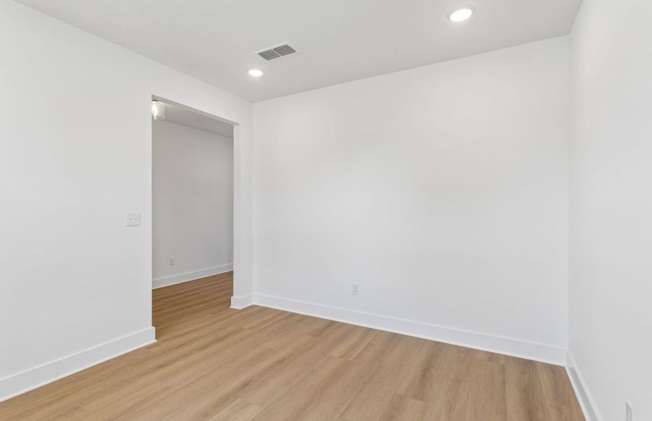 Spacious, unfurnished interior of a new home in Glenview Farms, Murfreesboro (Image 24).