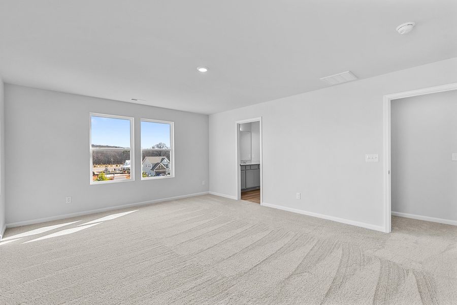 Spacious, unfurnished interior of a new home in Hanes Lake, Winston-Salem (Image 22).