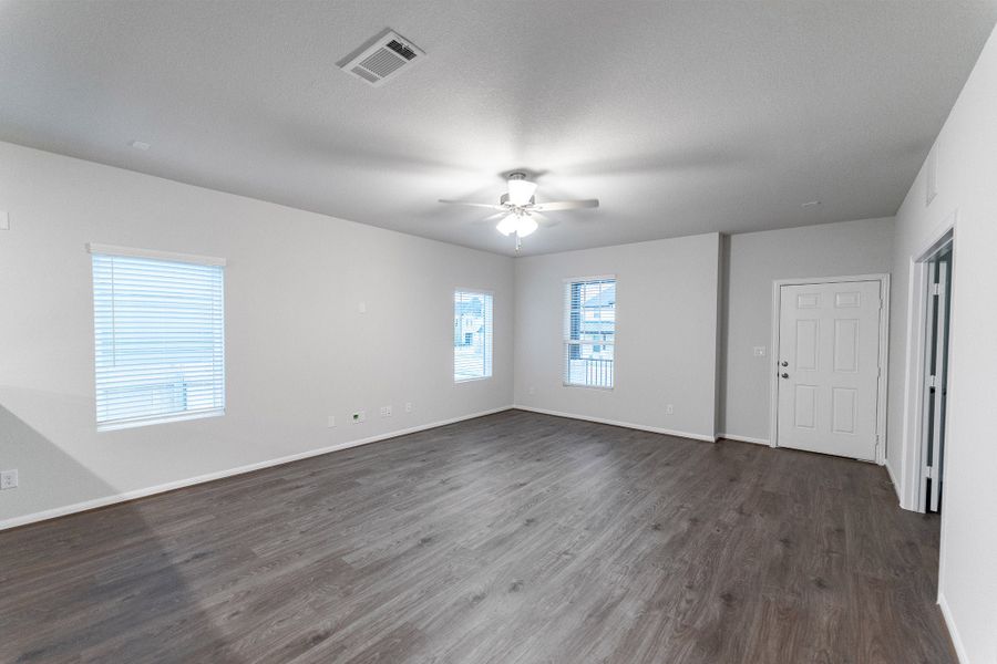 Spacious, unfurnished interior of a new home in Sanctuary, Salado (Image 10).