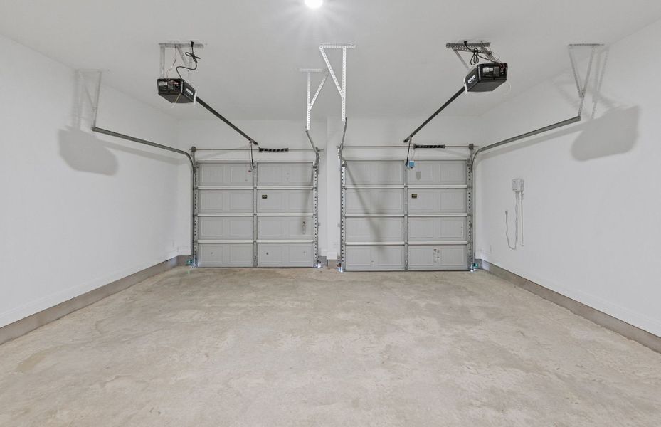 Spacious, unfurnished interior of a new home in Bluffview Reserve, Leander (Image 47).