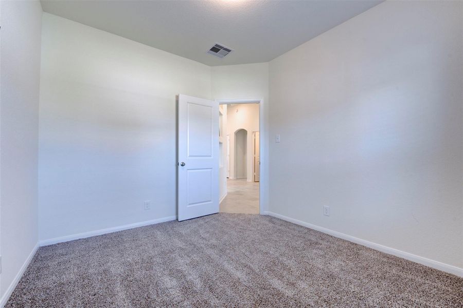 Spacious, unfurnished interior of a new home in Sunterra, Katy (Image 23).
