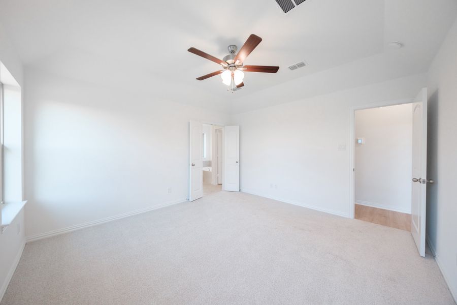Spacious, unfurnished interior of a new home in Verandah, Royse City (Image 14). Spacious, unfurnished interior of a new home in Verandah, Royse City (Image 14).
