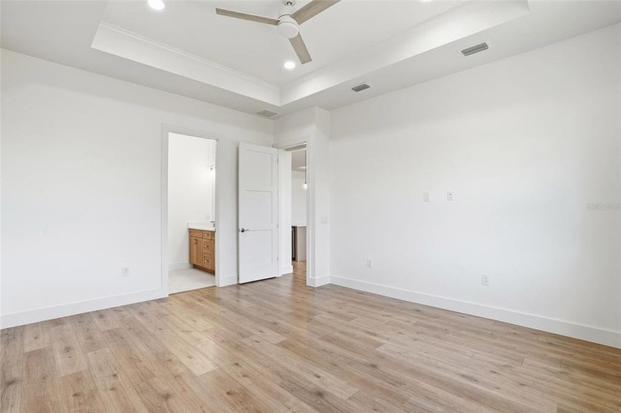 Spacious, unfurnished interior of a new home in , Punta Gorda (Image 26).