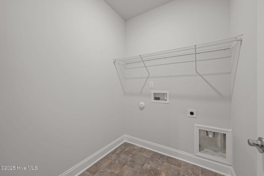 Spacious, unfurnished interior of a new home in Fairfield Harbour, New Bern (Image 30).