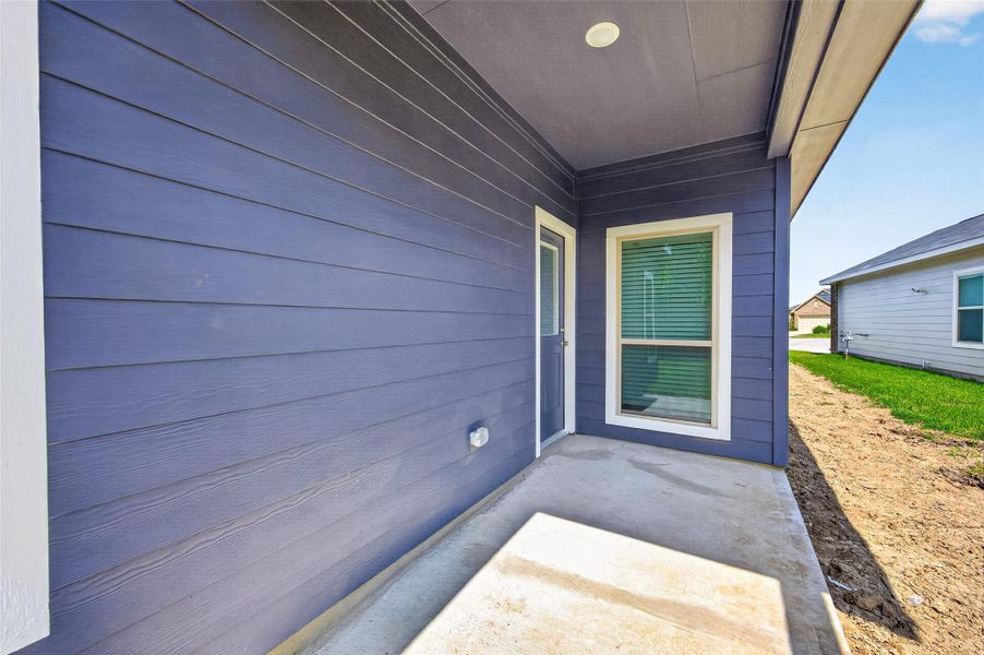 Exterior details and patio area of a home in Woodland Lakes, Huffman (Image 4). Exterior details and patio area of a home in Woodland Lakes, Huffman (Image 4).