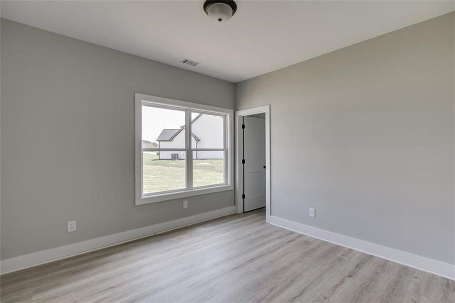 Spacious, unfurnished interior of a new home in , Hartwell (Image 36).