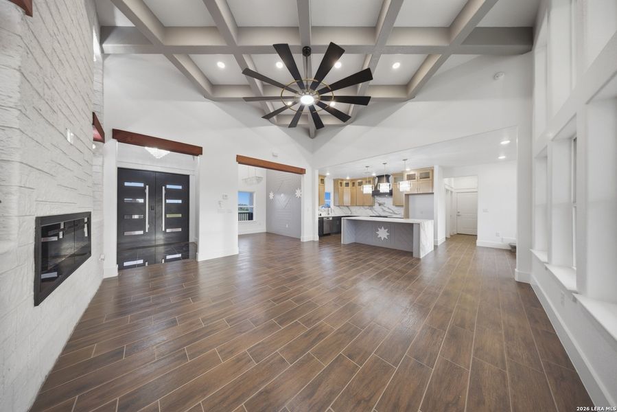 Spacious, unfurnished interior of a new home in , Floresville (Image 32).