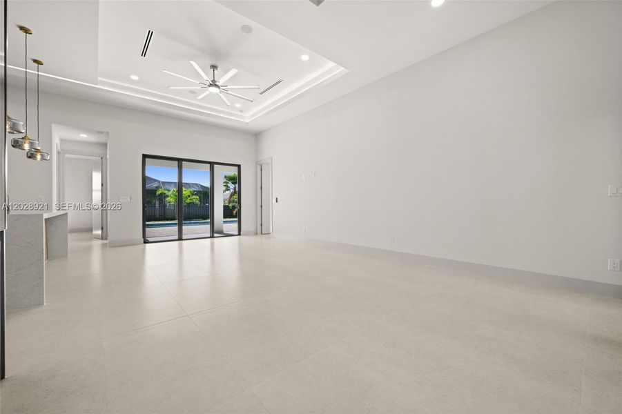 Spacious, unfurnished interior of a new home in , Cape Coral (Image 25).