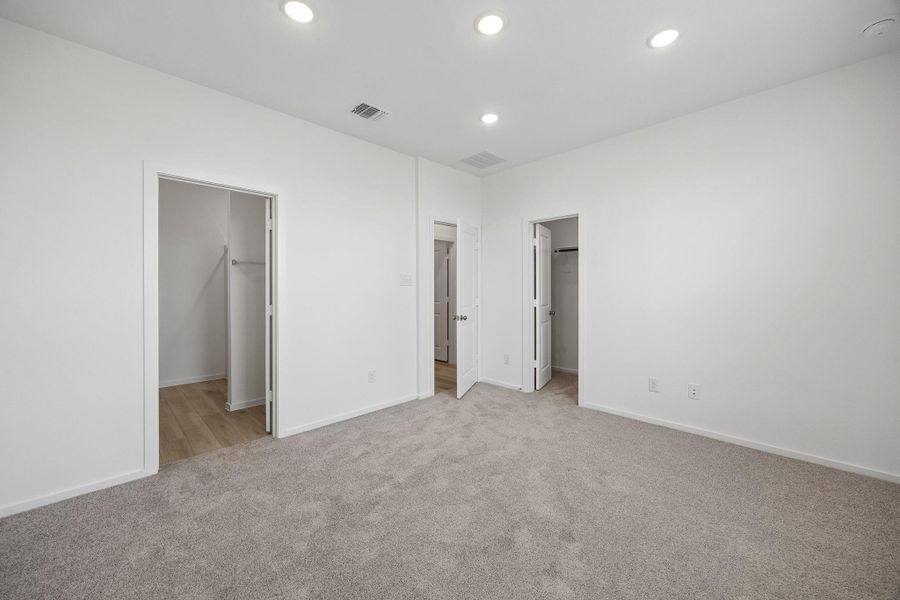 Spacious, unfurnished interior of a new home in Stokesbury, Waller (Image 21).