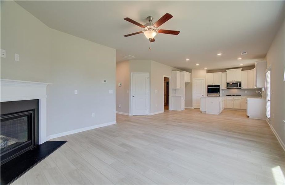 Spacious, unfurnished interior of a new home in Cooper Park, McDonough (Image 18).