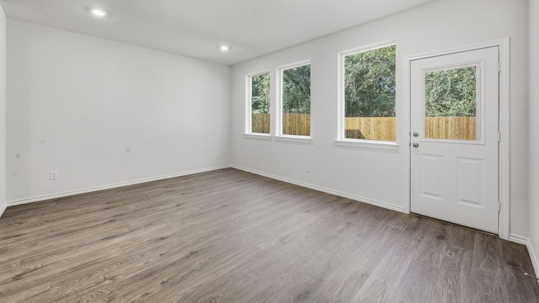 Spacious, unfurnished interior of a new home in Arbor Trails South, Princeton (Image 5).