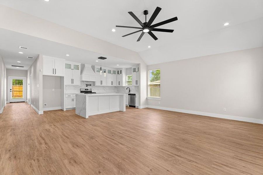 Spacious, unfurnished interior of a new home in , Dallas (Image 15).