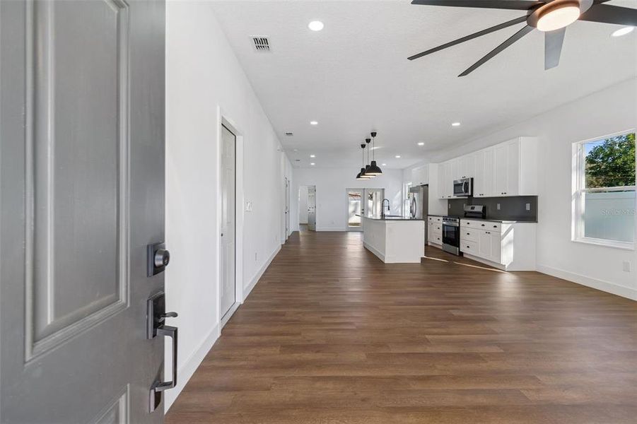 Spacious, unfurnished interior of a new home in , St. Petersburg (Image 51). Spacious, unfurnished interior of a new home in , St. Petersburg (Image 51).