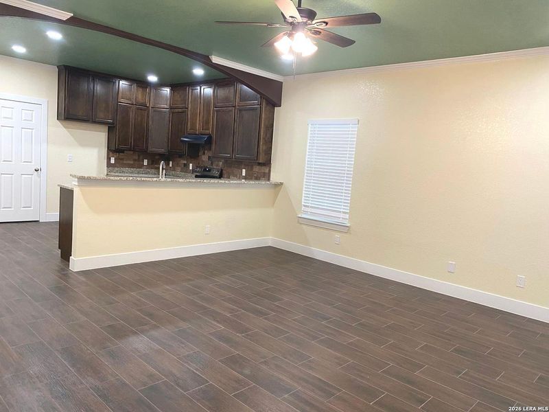 Spacious, unfurnished interior of a new home in , San Antonio (Image 19).