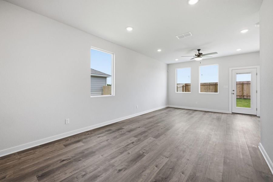 Spacious, unfurnished interior of a new home in Stallion Run, Buda (Image 36).