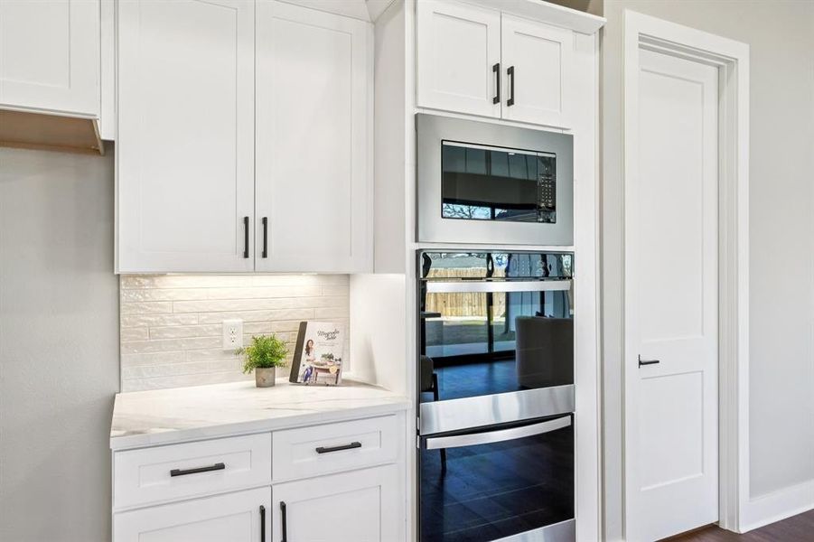 Furnished interior view inside a new home in , Grapevine (Image 11).