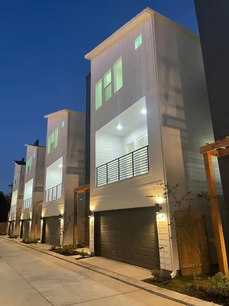 Condo located in Houston, TX showcasing its design and architecture (Image 7). Condo located in Houston, TX showcasing its design and architecture (Image 7).