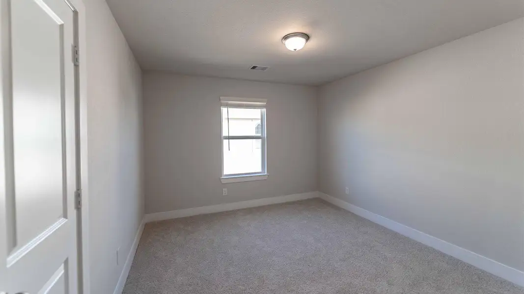 Spacious, unfurnished interior of a new home in Sunterra, Katy (Image 10).