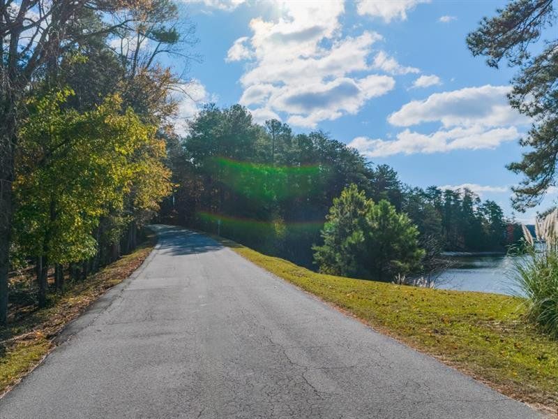 Natural landscape and outdoor views near Waypoint in Flowery Branch (Image 37).