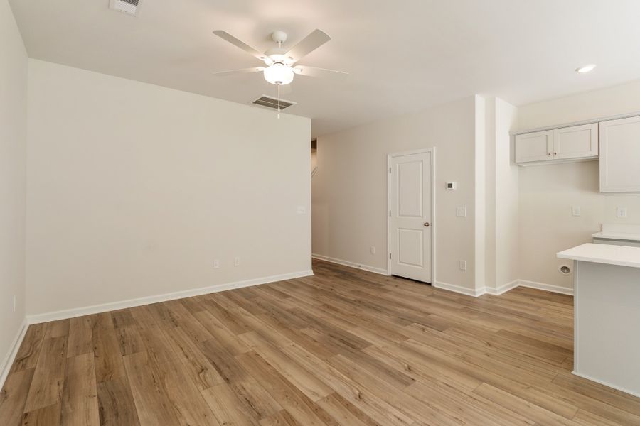 Spacious, unfurnished interior of a new home in Edwards Station, Taylors (Image 16).