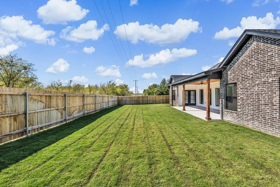 Exterior details and patio area of a home in , Hewitt (Image 4).