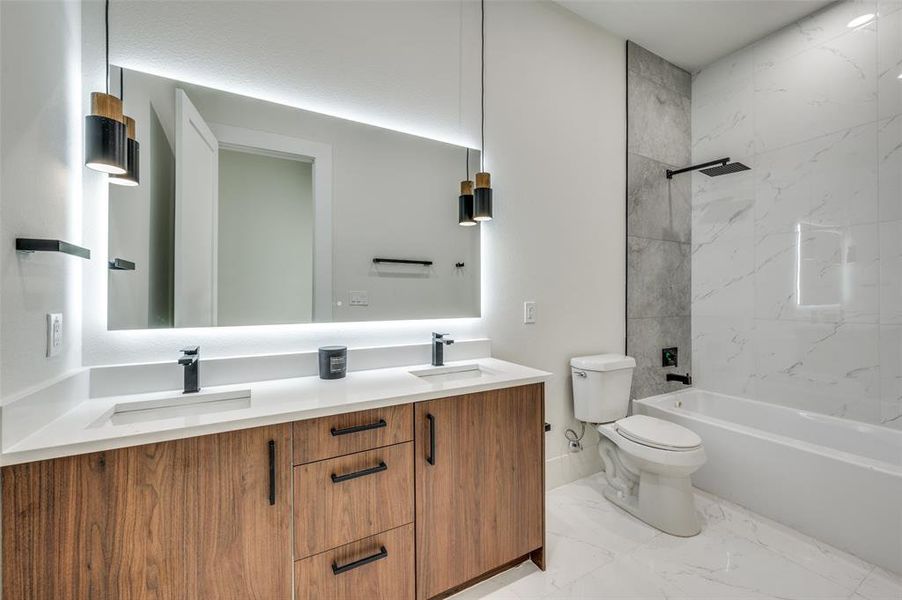 Furnished interior view inside a new home in , Dallas (Image 17). Furnished interior view inside a new home in , Dallas (Image 17).