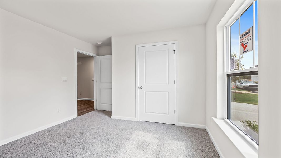 Spacious, unfurnished interior of a new home in Cloverdale Hills, Piedmont (Image 14).