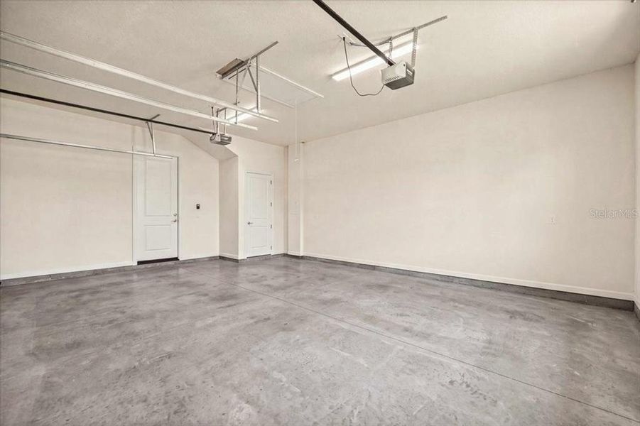 Spacious, unfurnished interior of a new home in , Ocala (Image 26).
