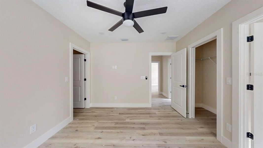 Spacious, unfurnished interior of a new home in , St. Petersburg (Image 41).