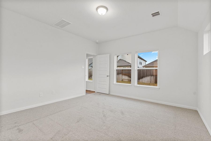 Spacious, unfurnished interior of a new home in River Ranch, Dayton (Image 28).