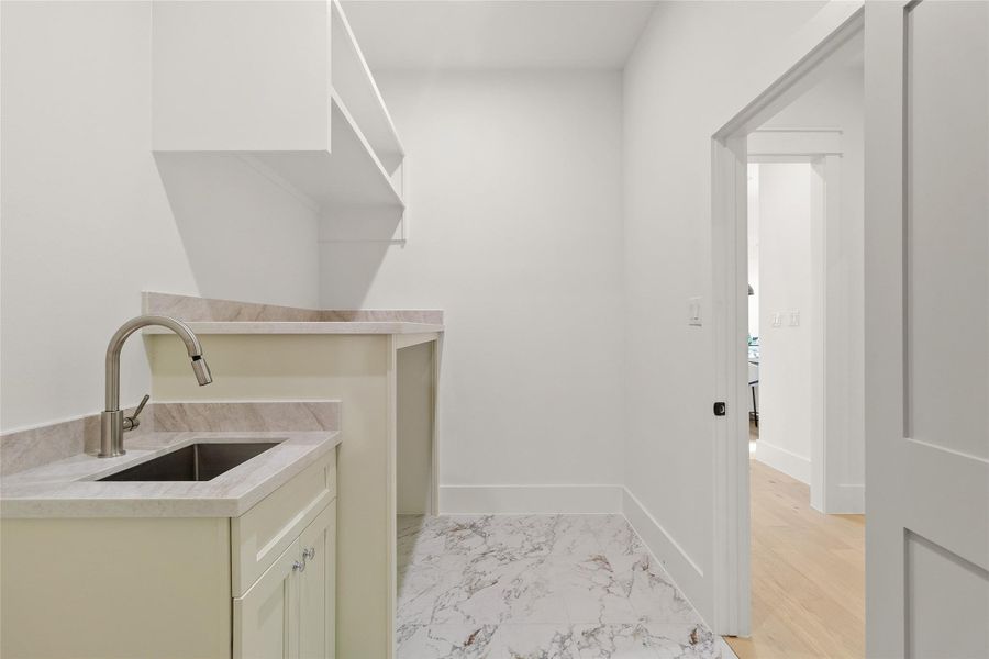 Spacious, unfurnished interior of a new home in , Houston (Image 24).